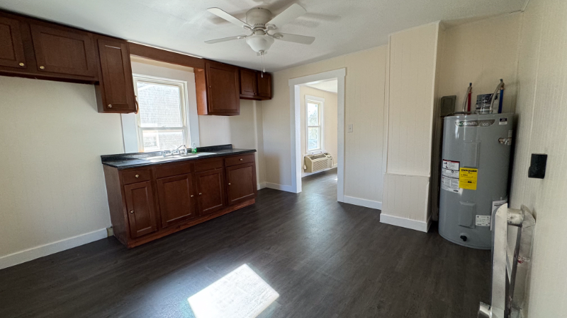 214 S Court St - Photo 3 of 9
