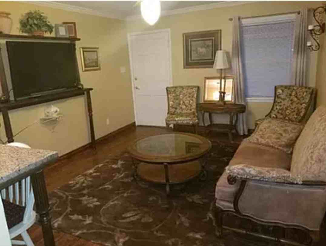 562 Westmoreland Place, Unit 562 - Photo 3 of 14