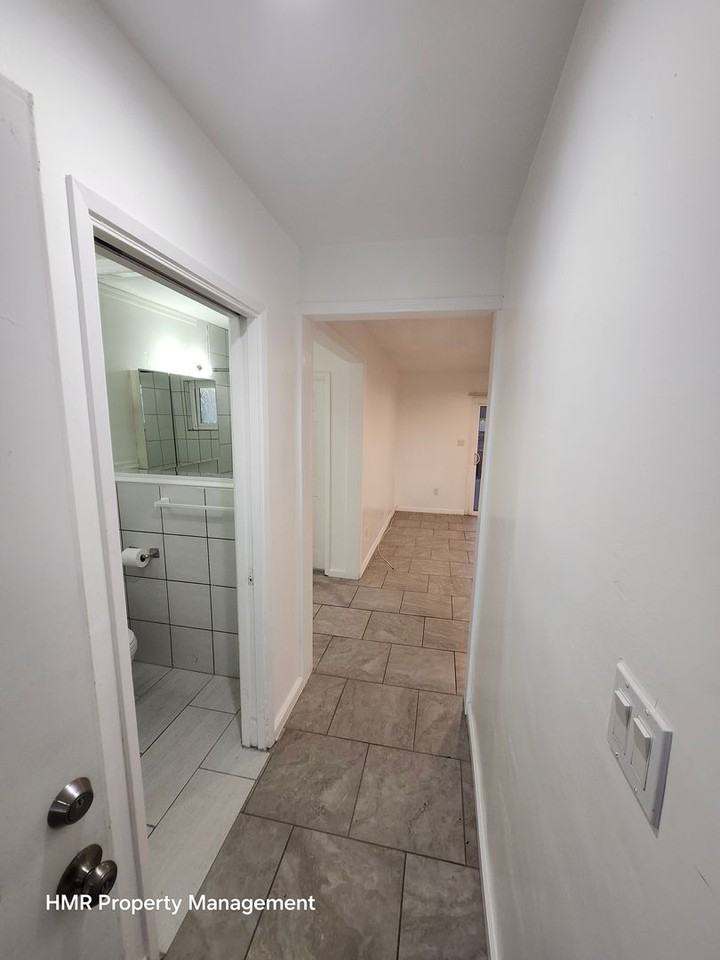 3367 N Alameda Ave - Photo 2 of 36
