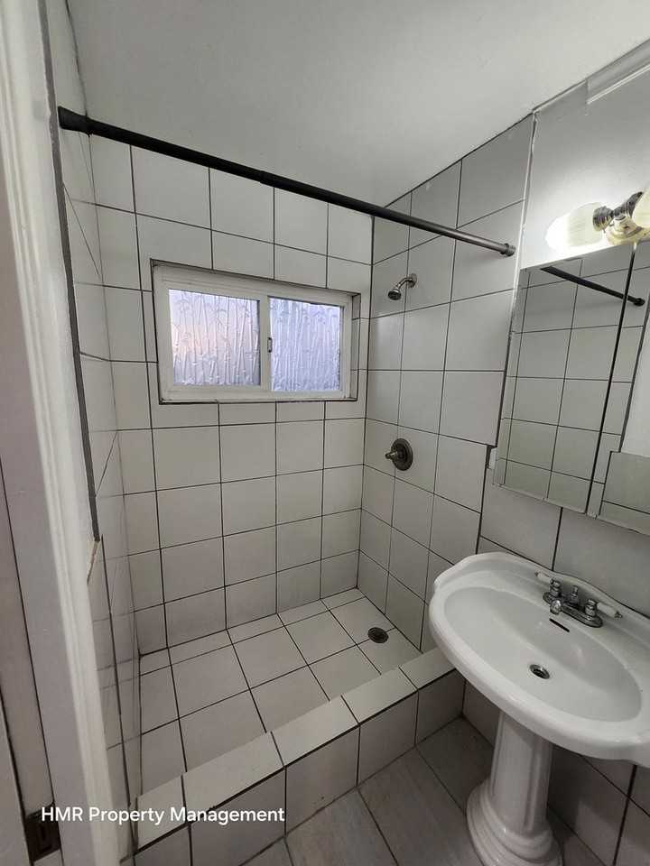 3367 N Alameda Ave - Photo 3 of 36