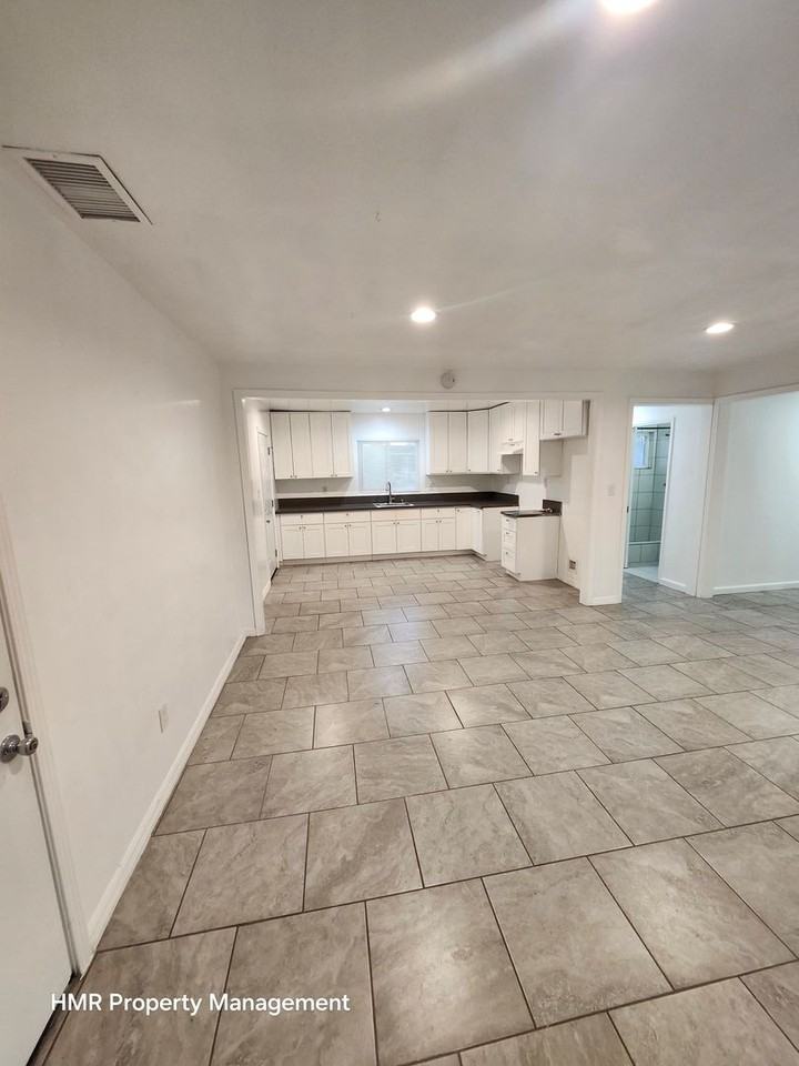 3367 N Alameda Ave - Photo 6 of 36