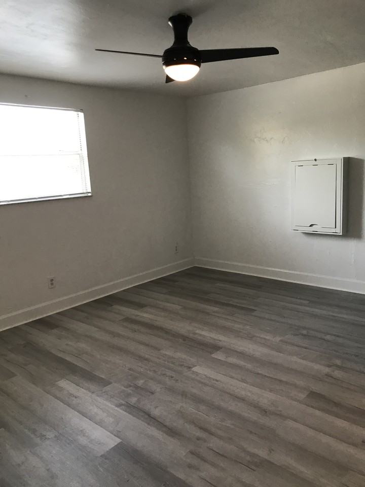 1312 Highlands Dr #3 - Photo 3 of 12