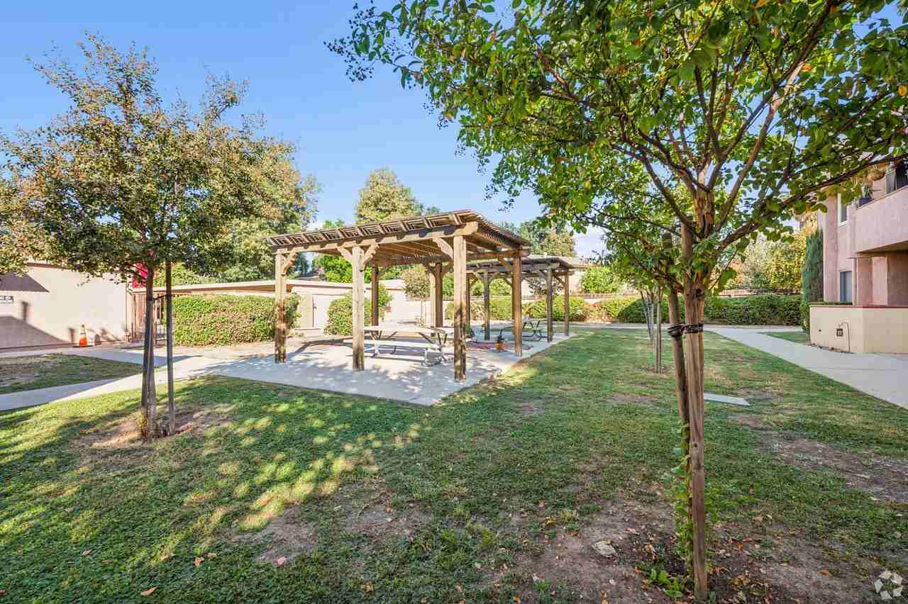 6 WEEKS FREE!! Steps from Fallbrook Mall - Photo 2 of 4