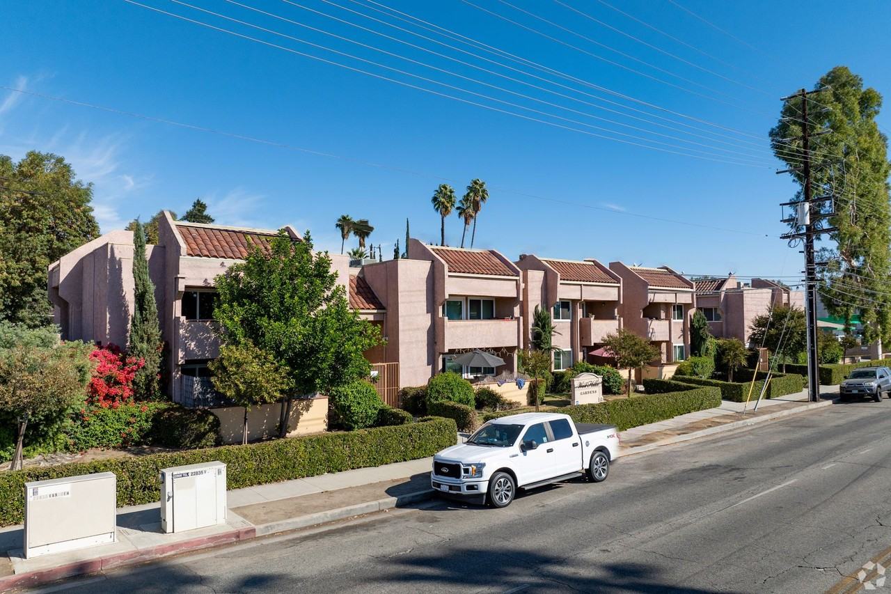 6 WEEKS FREE!! Steps from Fallbrook Mall - Photo 4 of 4