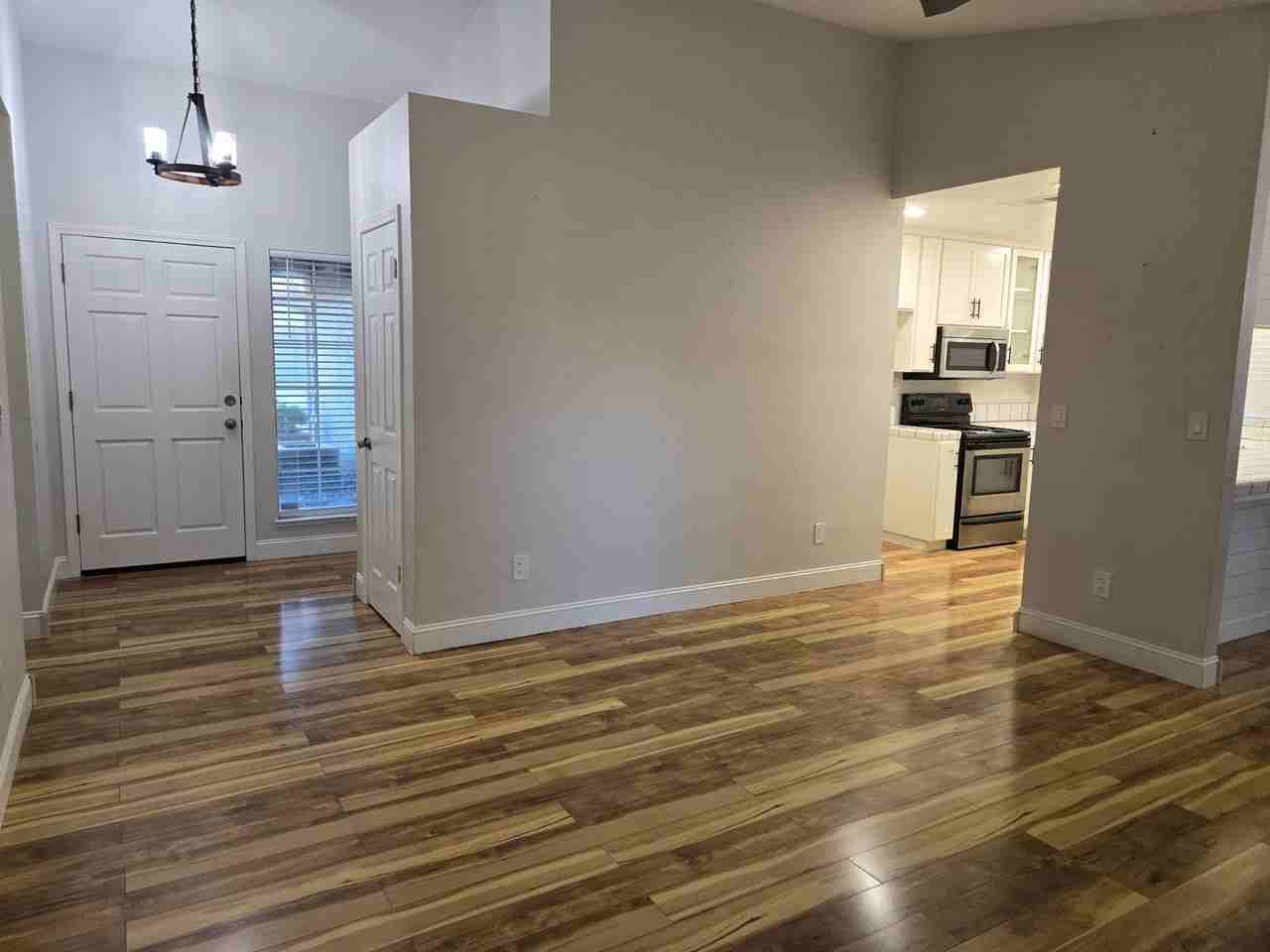 321 Crowley Dr - Photo 2 of 12