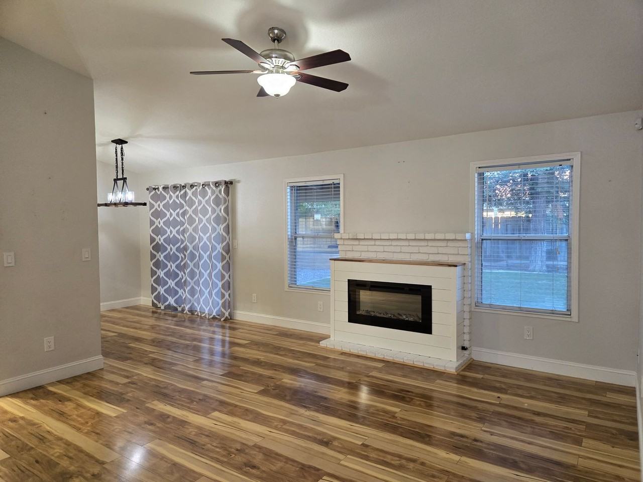 321 Crowley Dr - Photo 3 of 12