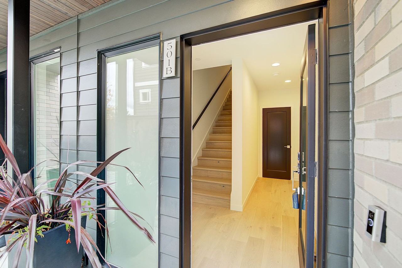 501 2nd Ave S #B - Photo 2 of 32
