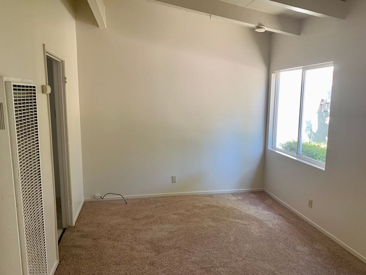 871 Hawthorne st - Photo 2 of 5