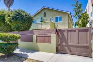 featured image of 1221 N Bronson Ave