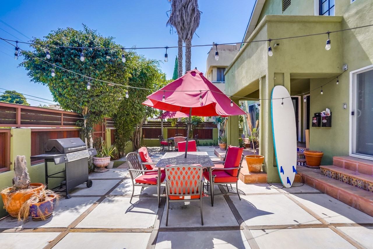 1221 N Bronson Ave - Photo 4 of 13
