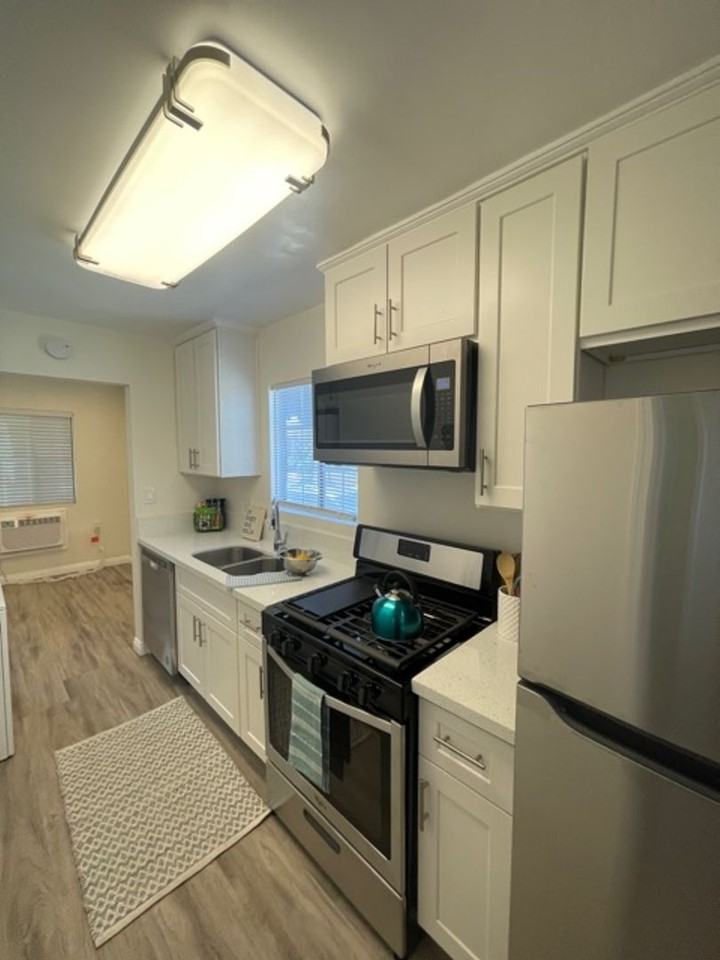 1414 S Campbell Ave - Photo 2 of 14