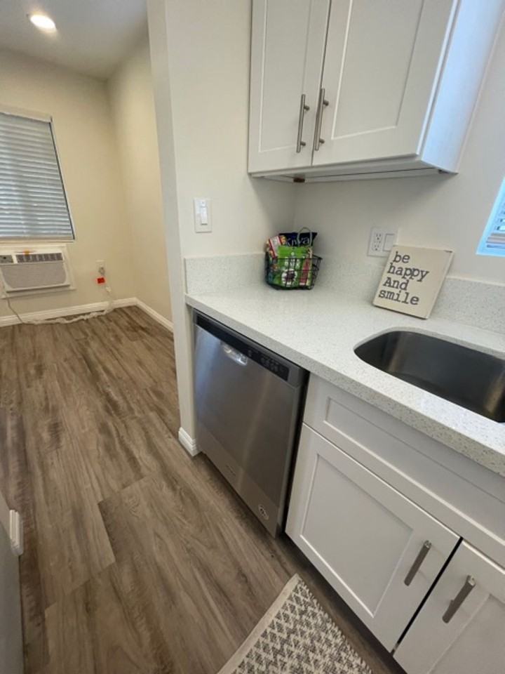 1414 S Campbell Ave - Photo 5 of 14