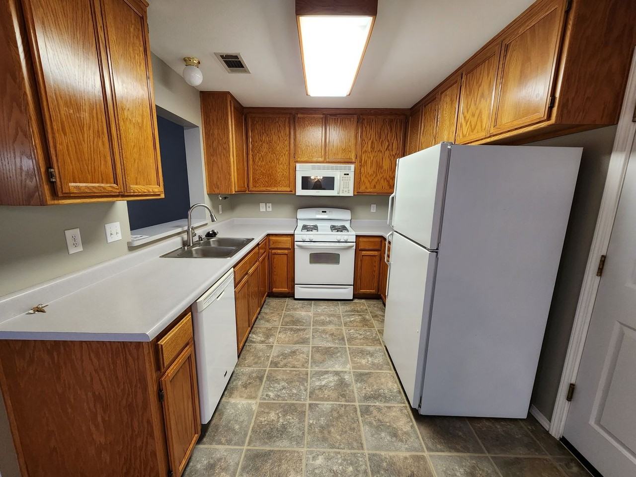 Lynbrook Loop 4385 - Photo 3 of 15