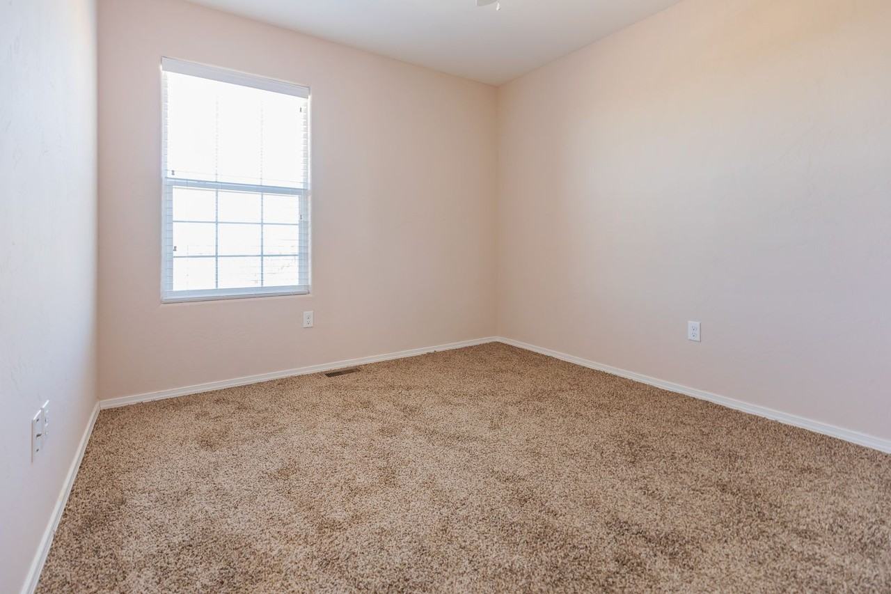 878 Valencia - Photo 2 of 28