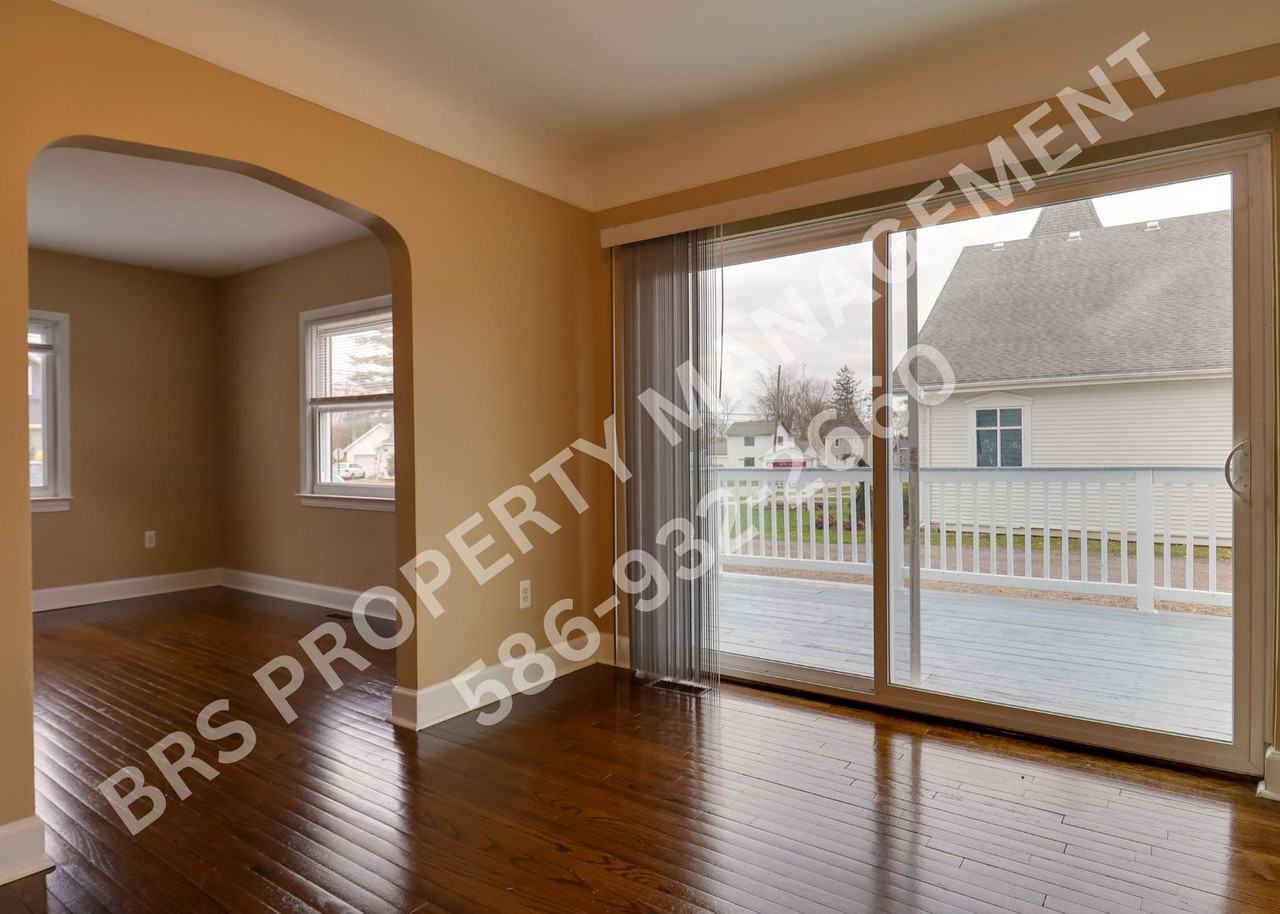 58825 Main St - Photo 3 of 20