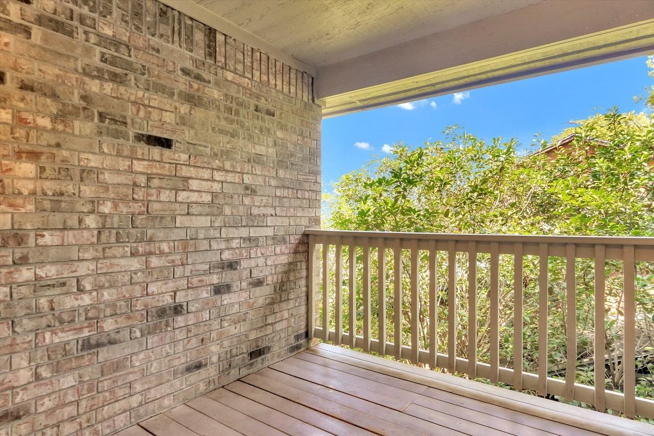 1825 Rawhide Loop - Photo 3 of 21