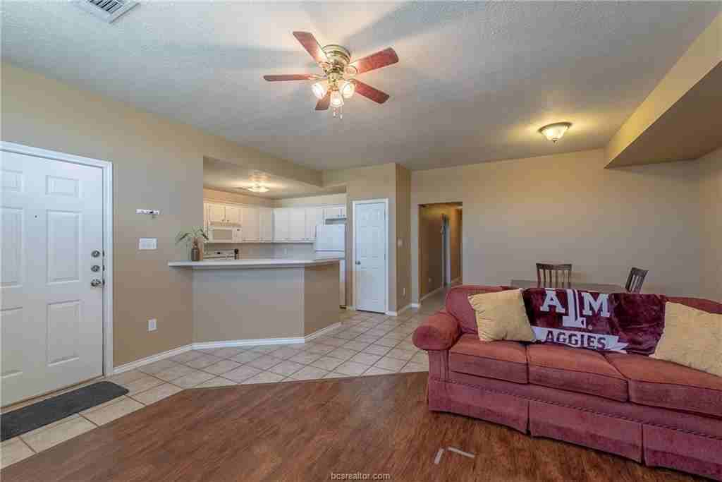 1433 Western Oaks Ct - Photo 2 of 9