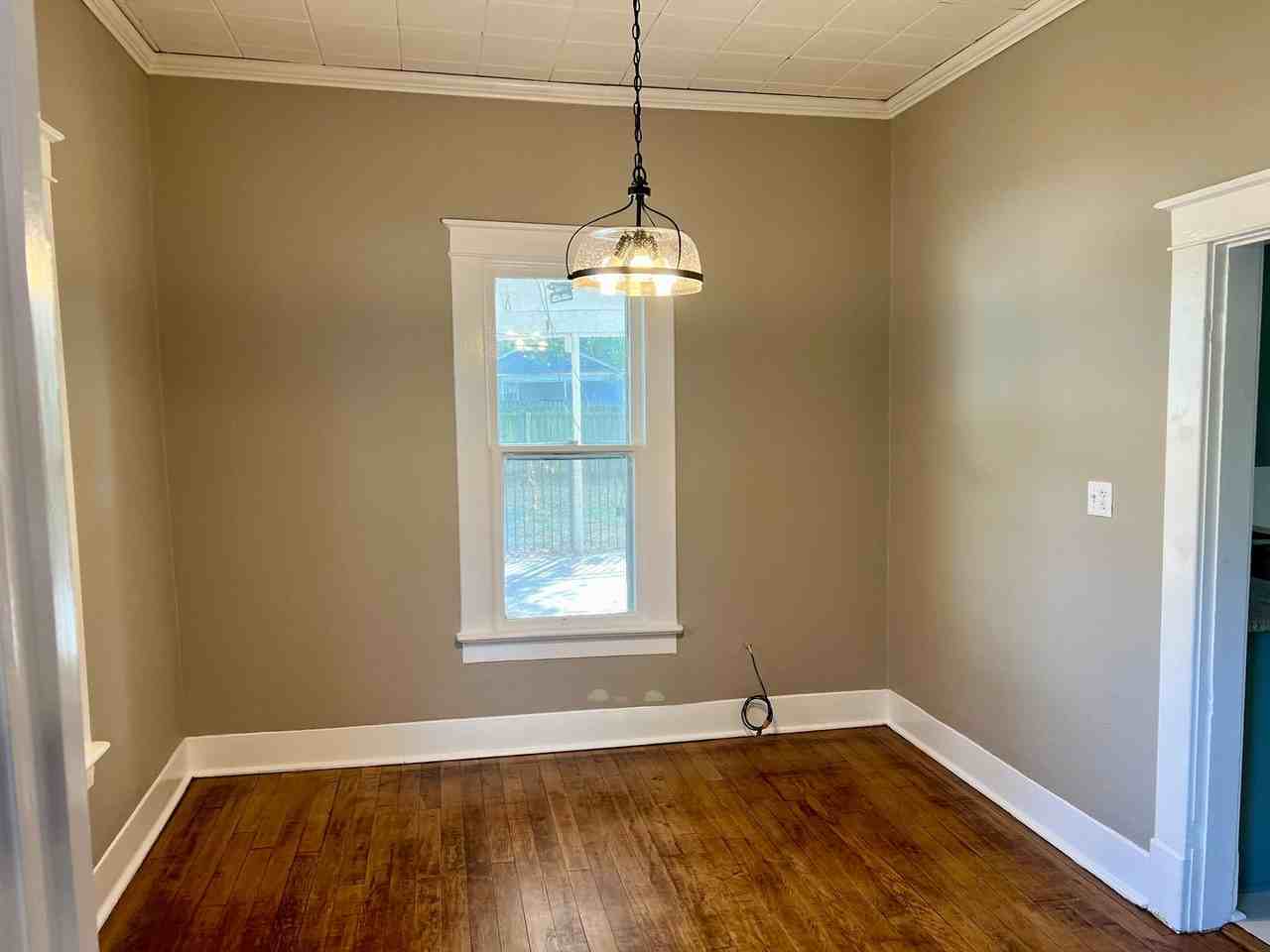 1101 W Oak Ave - Photo 4 of 18