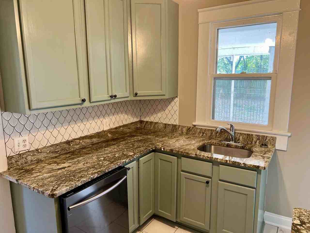 1101 W Oak Ave - Photo 6 of 18