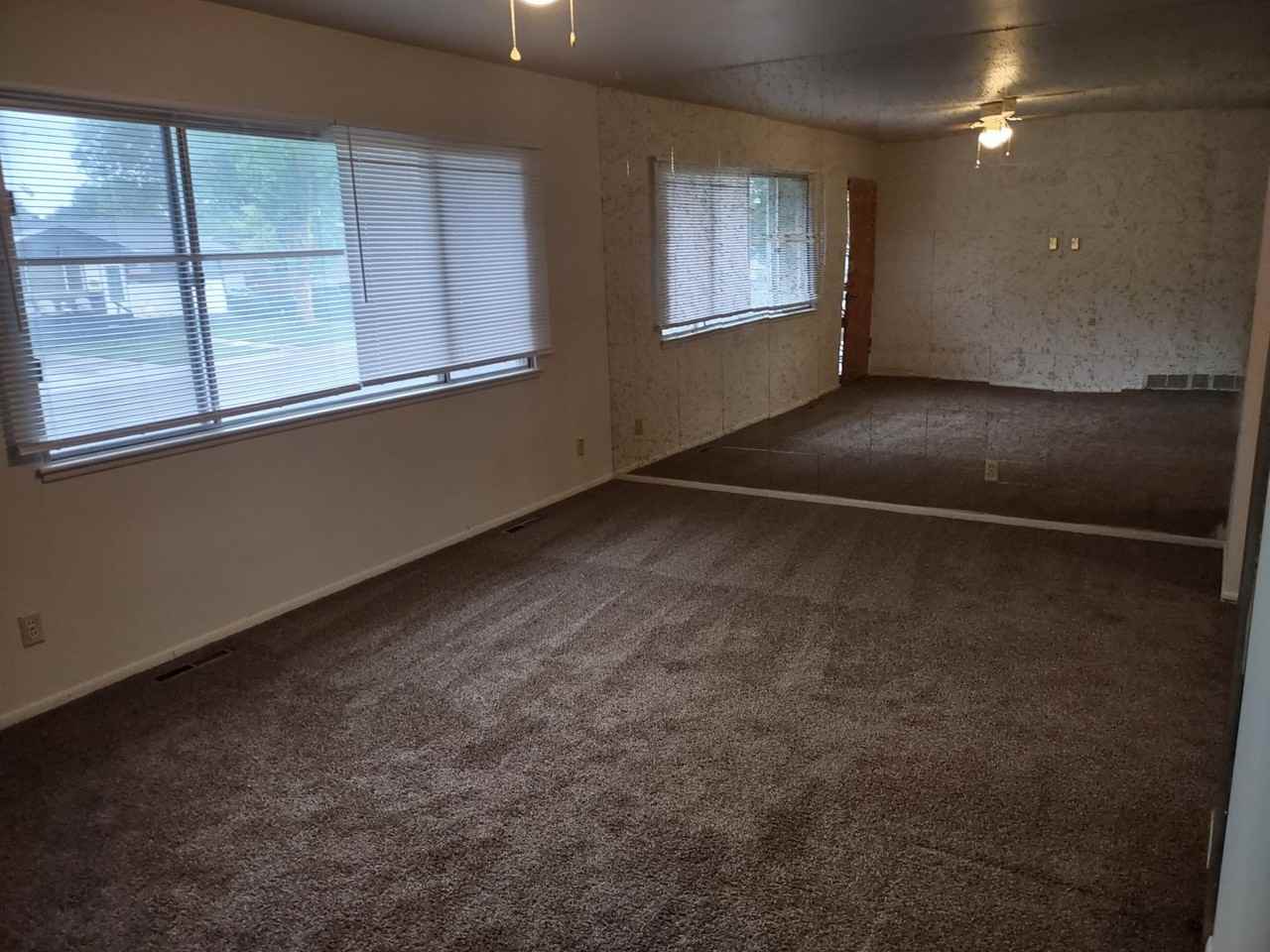 2541 Sherwood Ln - Photo 2 of 18