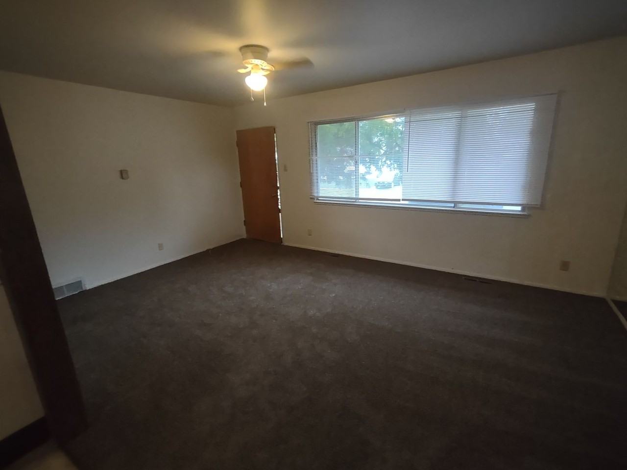 2541 Sherwood Ln - Photo 3 of 18