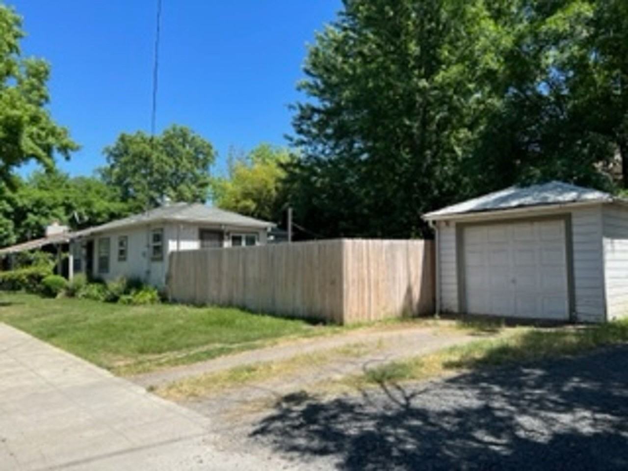 421 W 6th Ave - Photo 2 of 7