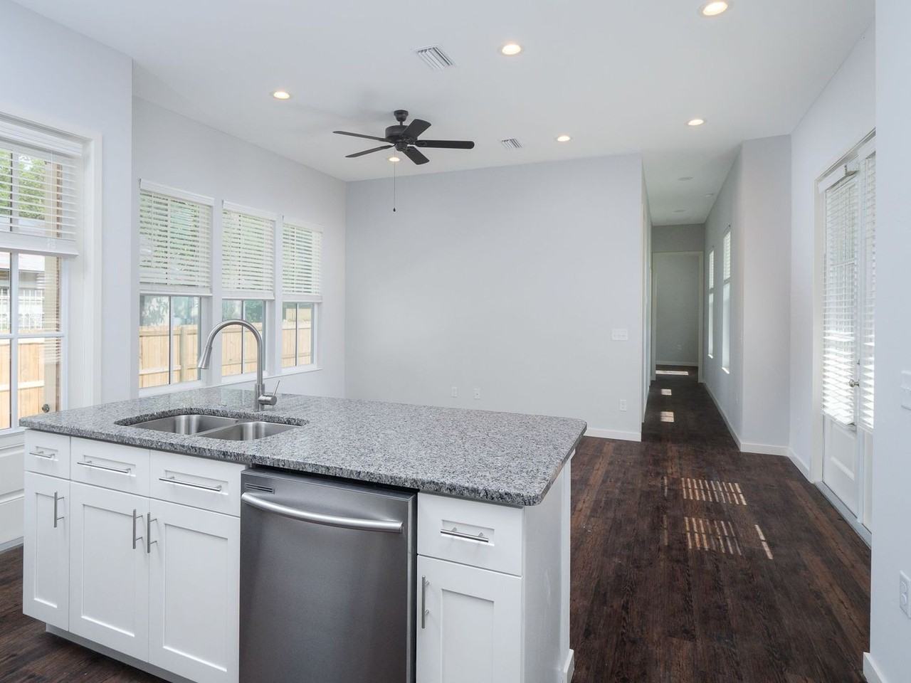 765 Nw 9th St - Photo 2 of 24