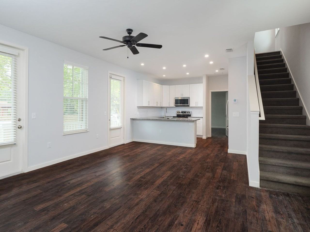765 Nw 9th St - Photo 3 of 24