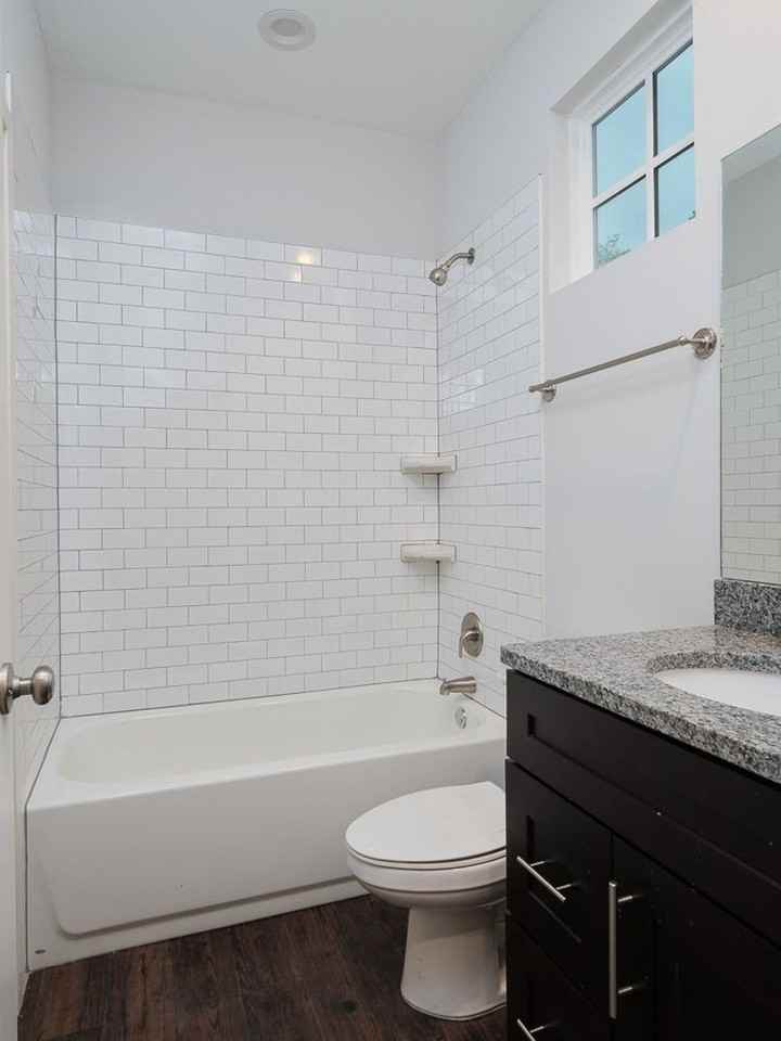 765 Nw 9th St - Photo 6 of 24