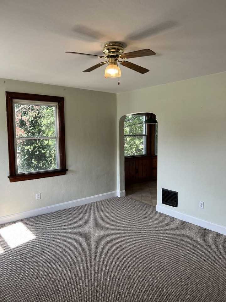 2214 Memorial Pkwy - Photo 2 of 11