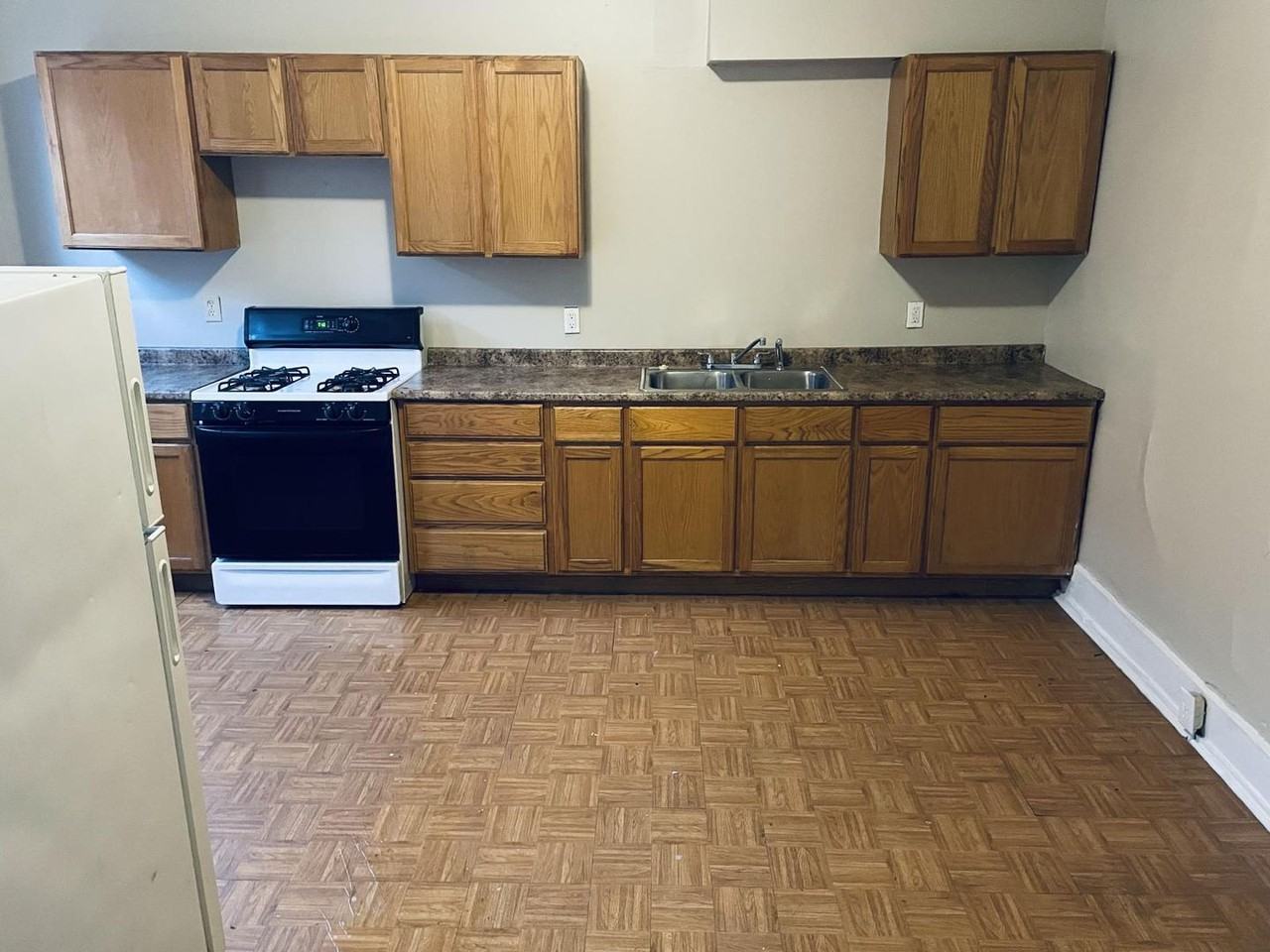 336 W 8th Ave - Photo 3 of 12