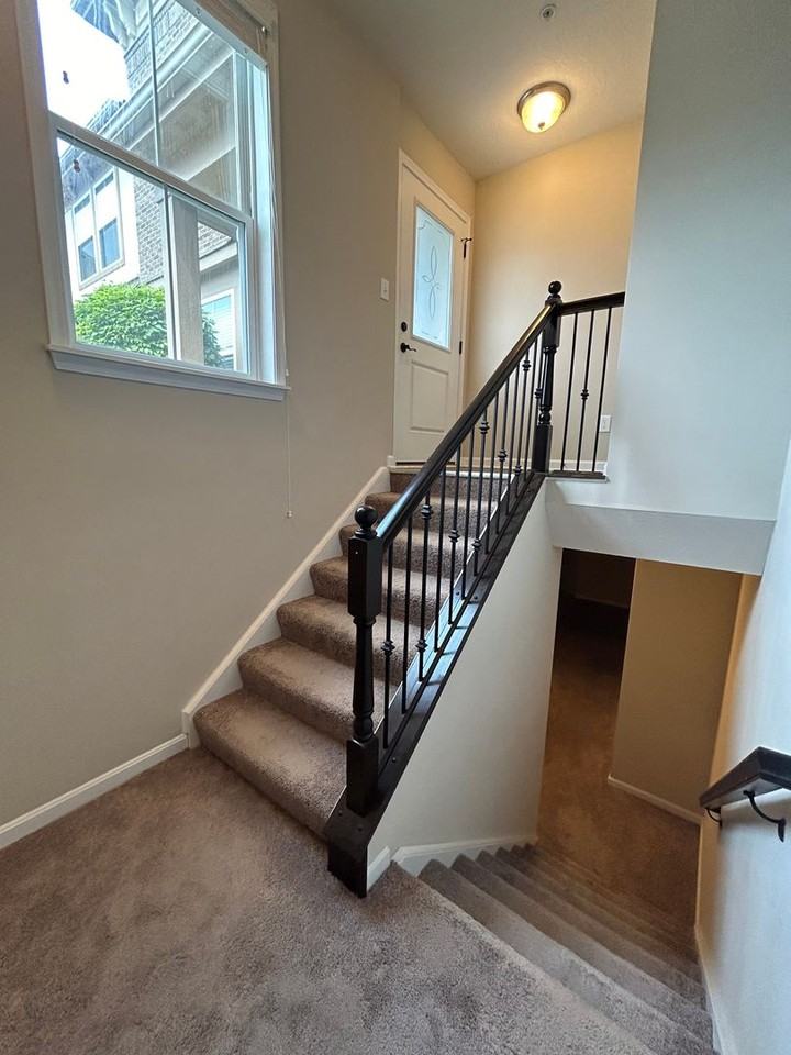 2113 Rolling Hills Dr - Photo 3 of 22