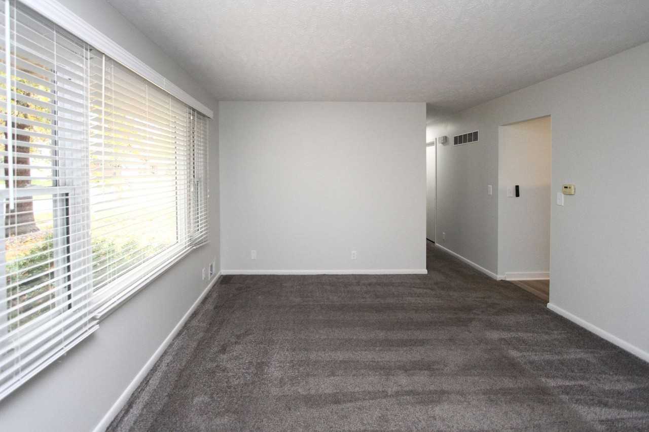 511 Driftwood Dr - Photo 2 of 24