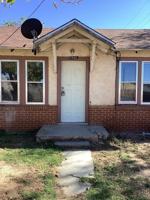 featured image of 611 W 5th St