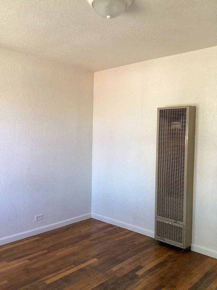 611 W 5th St - Photo 2 of 8