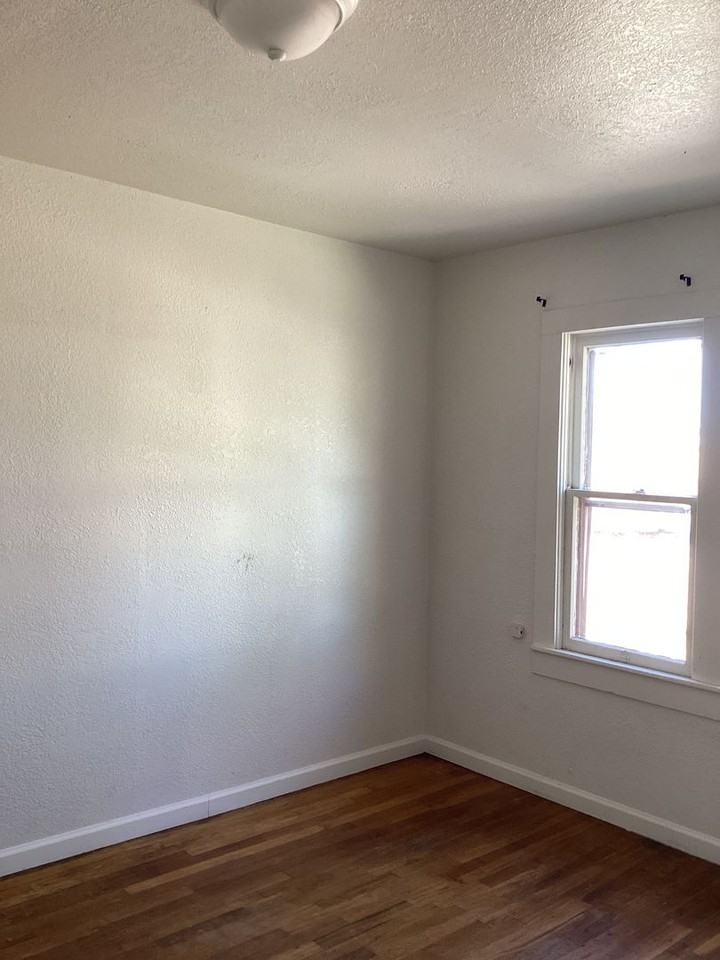 611 W 5th St - Photo 5 of 8