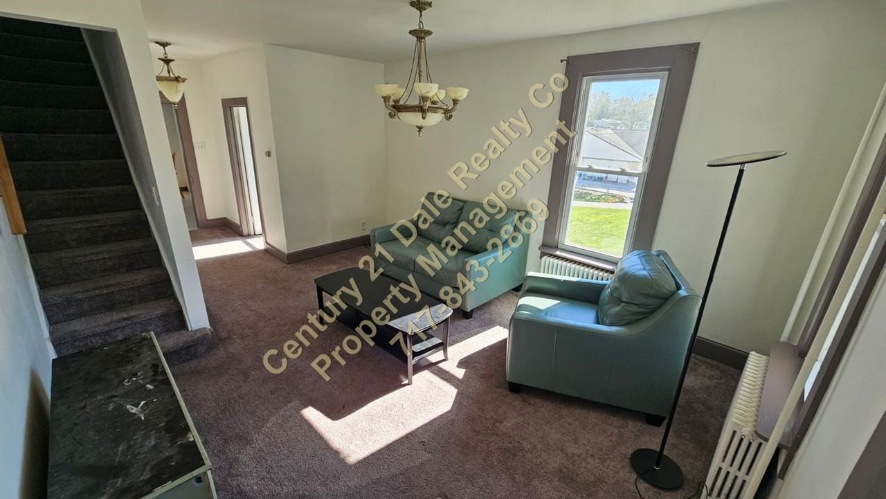 47 N Main St - Photo 3 of 11