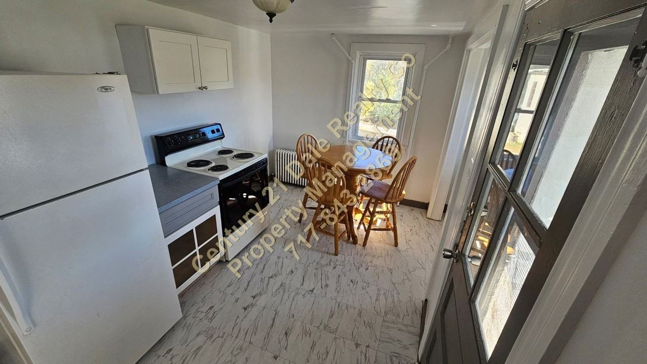 47 N Main St - Photo 4 of 11