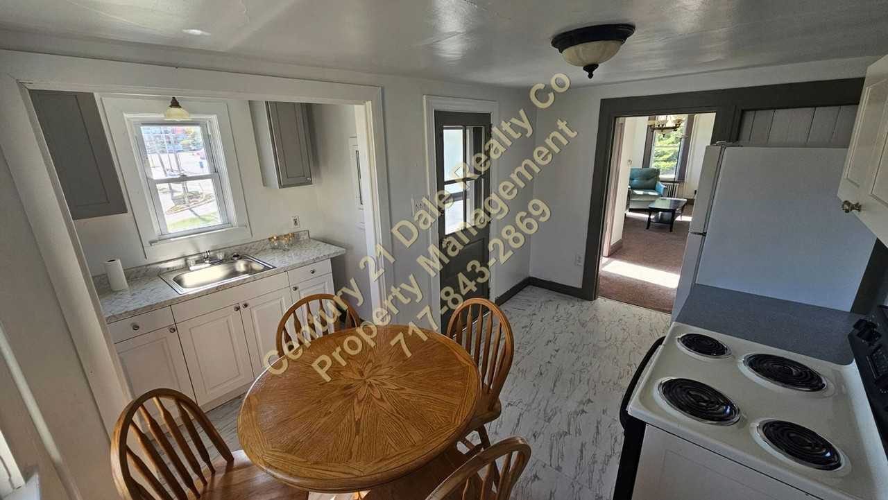 47 N Main St - Photo 5 of 11