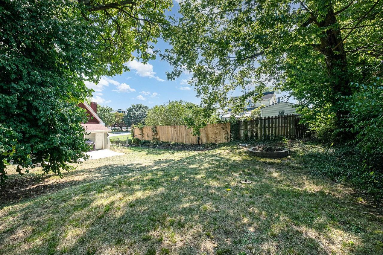 905 Terrace Dr - Photo 2 of 26