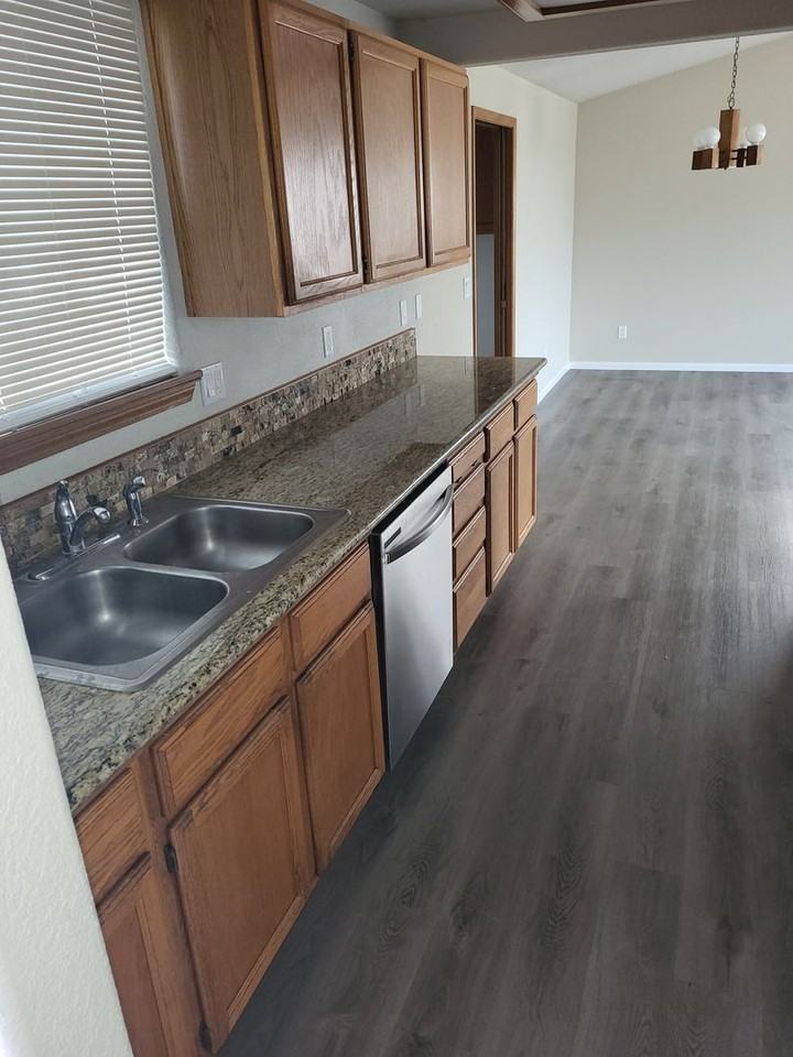 60 Ne Alora Dr - Photo 3 of 27