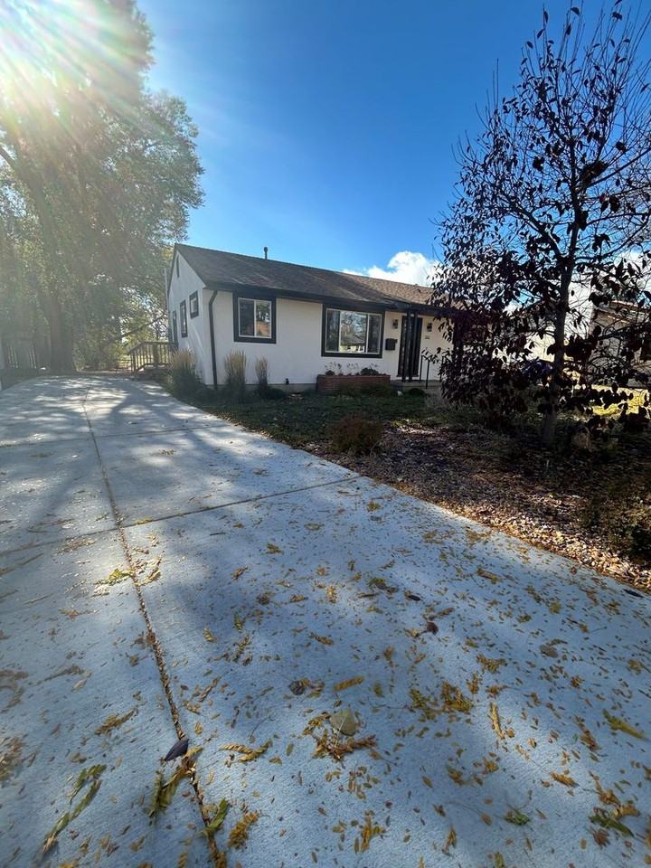 1141 E Madison St - Photo 3 of 23