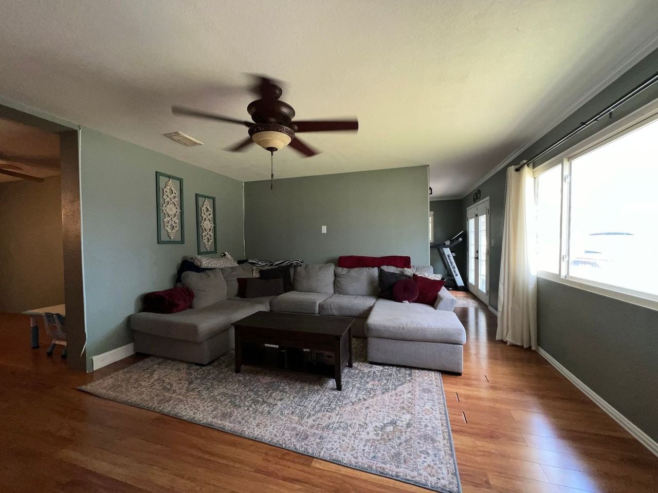 1115 N Ural Dr - Photo 3 of 17