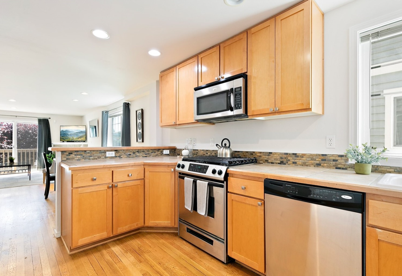 10506 Whitman Ave N #A - Photo 7 of 28