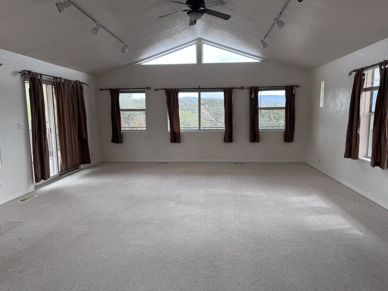 8 Paul Rd - Photo 3 of 28