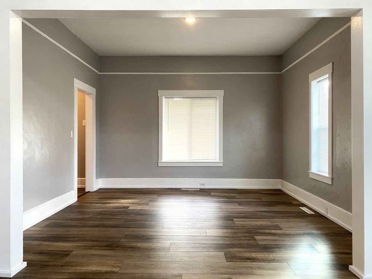 903 E 8th St - Photo 4 of 24