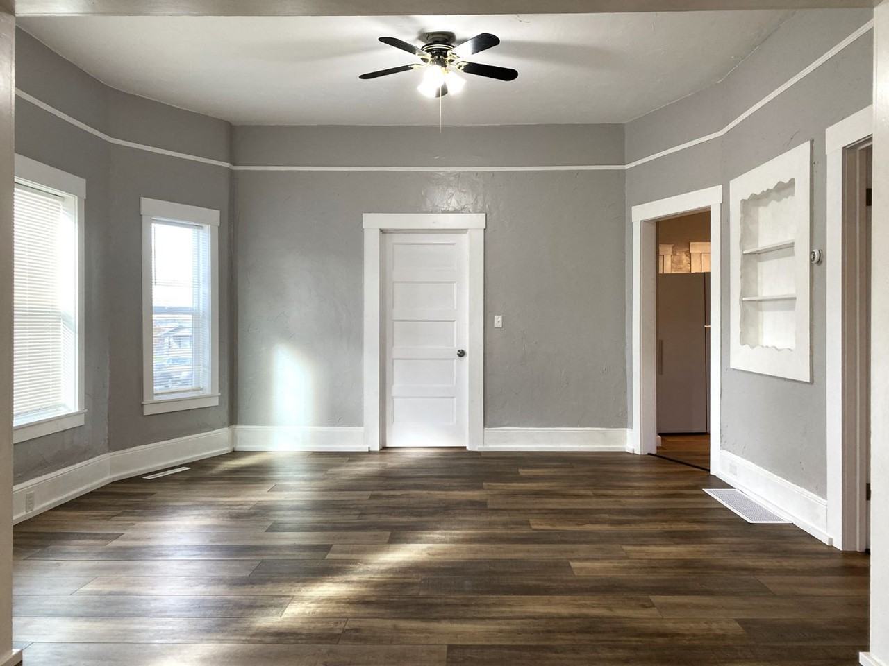 903 E 8th St - Photo 5 of 24
