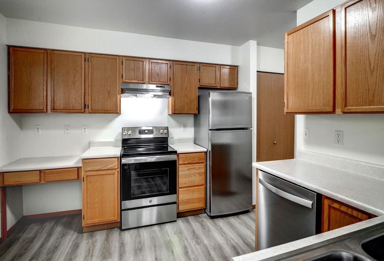 Bright, large end unit 2X2 READY NOW! Cozy gas fireplace!  Free Rent move in special, call today for a tour! - Photo 2 of 50