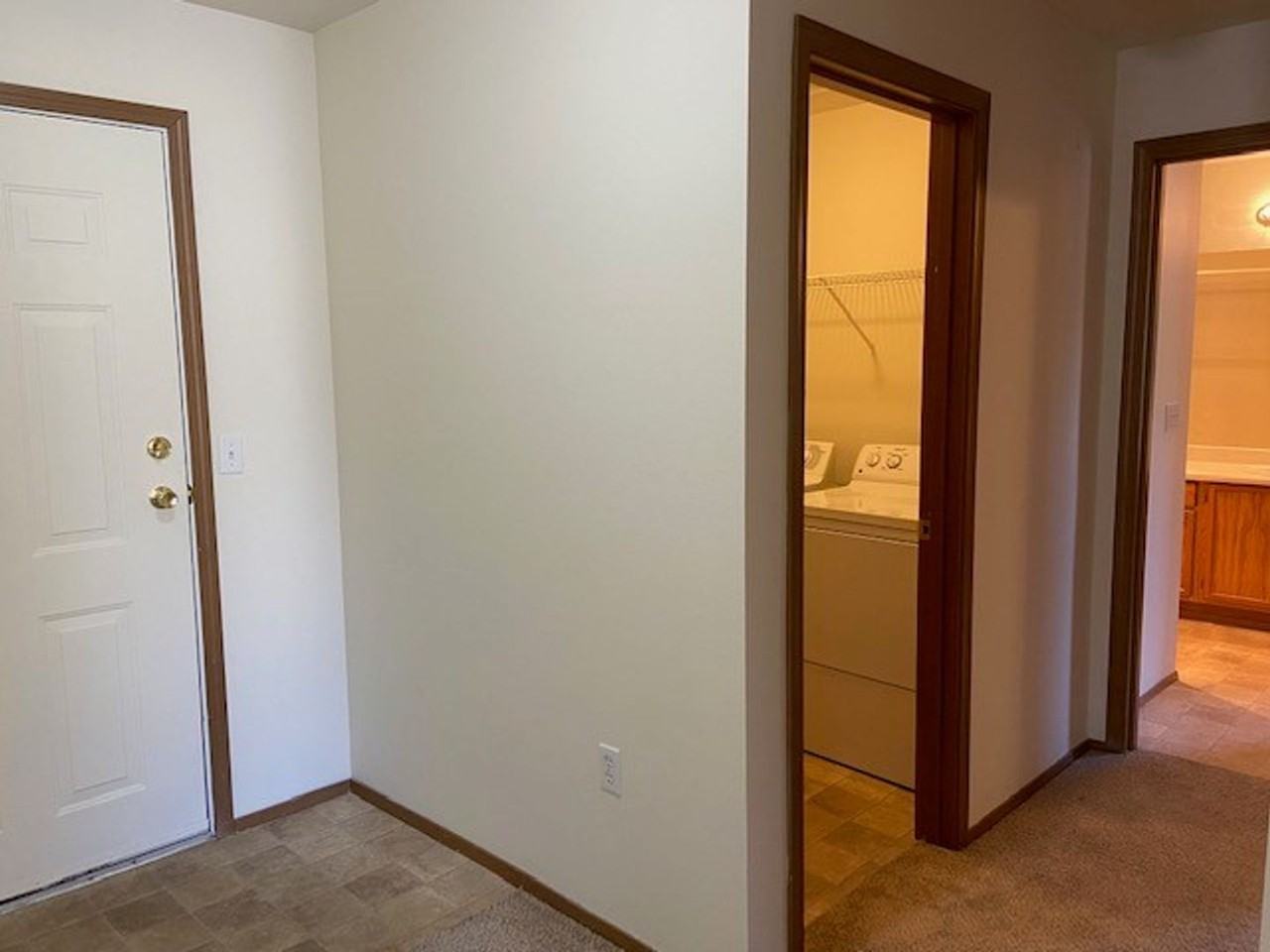 Bright, large end unit 2X2 READY NOW! Cozy gas fireplace!  Free Rent move in special, call today for a tour! - Photo 3 of 50