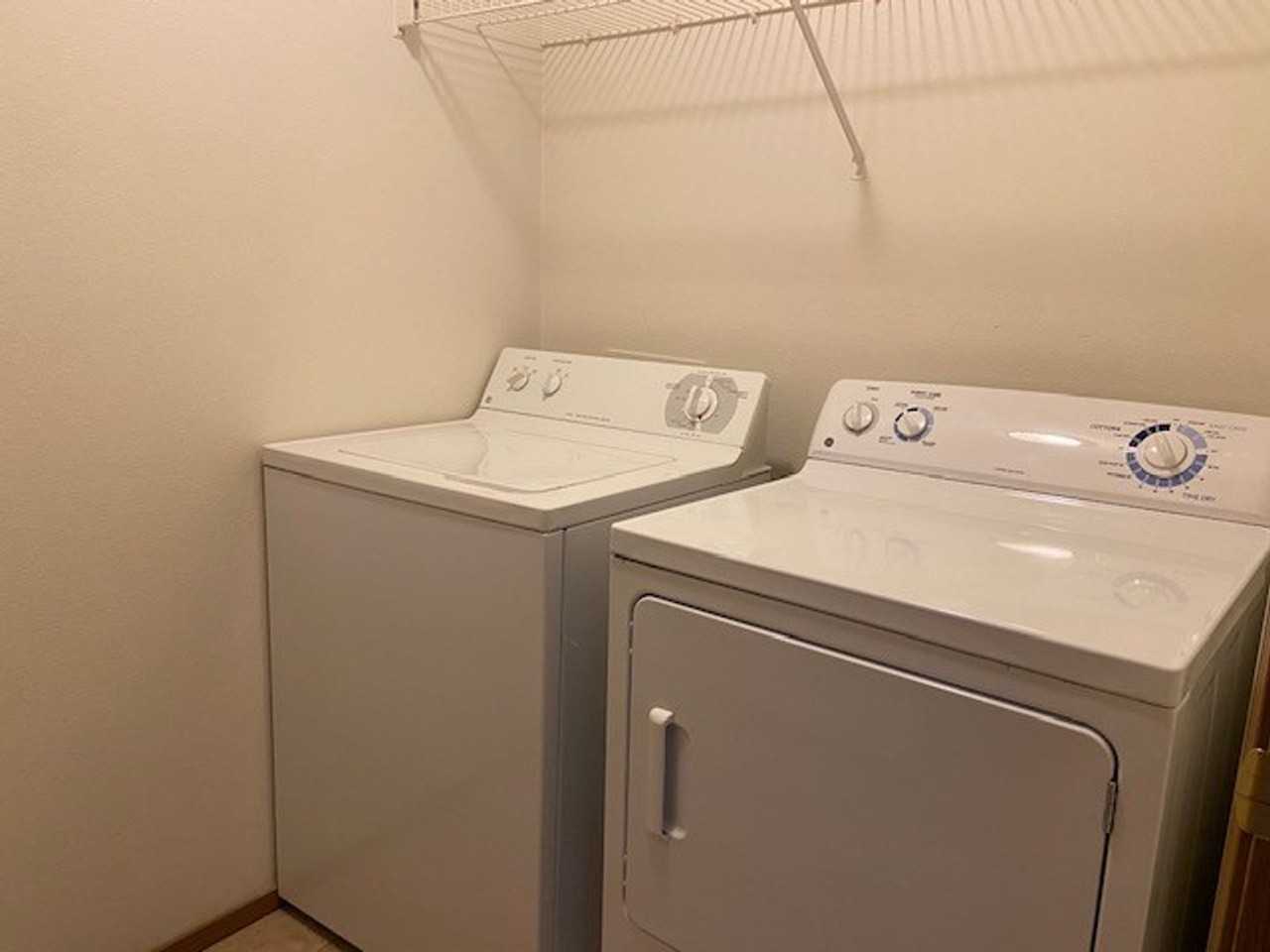 Bright, large end unit 2X2 READY NOW! Cozy gas fireplace!  Free Rent move in special, call today for a tour! - Photo 4 of 50